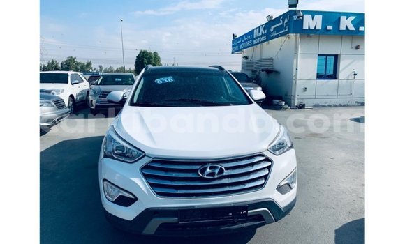 Nunua Imported Hyundai Santa Fe Nyeupe Gari ndani ya Import - Dubai nchini Uganda Nunua Imported Hyundai Santa Fe Nyeupe Gari ndani ya Import - Dubai nchini Uganda