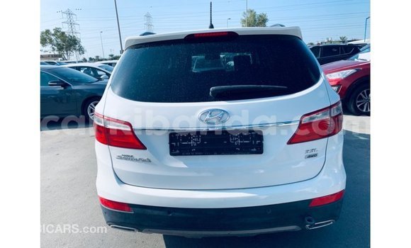 Nunua Imported Hyundai Santa Fe Nyeupe Gari ndani ya Import - Dubai nchini Uganda Nunua Imported Hyundai Santa Fe Nyeupe Gari ndani ya Import - Dubai nchini Uganda