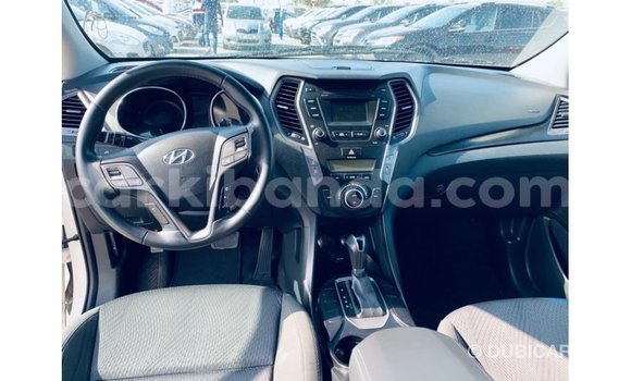 Nunua Imported Hyundai Santa Fe Nyeupe Gari ndani ya Import - Dubai nchini Uganda Nunua Imported Hyundai Santa Fe Nyeupe Gari ndani ya Import - Dubai nchini Uganda