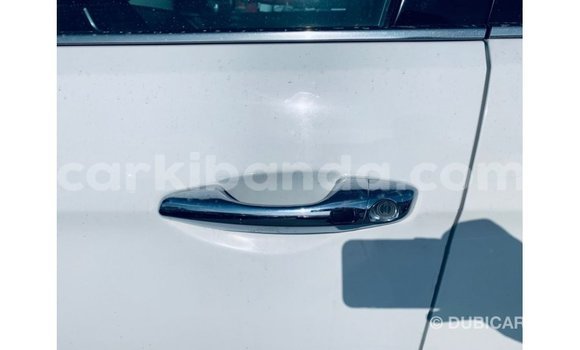 Nunua Imported Hyundai Santa Fe Nyeupe Gari ndani ya Import - Dubai nchini Uganda Nunua Imported Hyundai Santa Fe Nyeupe Gari ndani ya Import - Dubai nchini Uganda