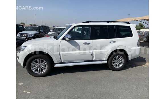 Gura Imported Mitsubishi Pajero White Imodoka i Import - Dubai mu Uganda Gura Imported Mitsubishi Pajero White Imodoka i Import - Dubai mu Uganda