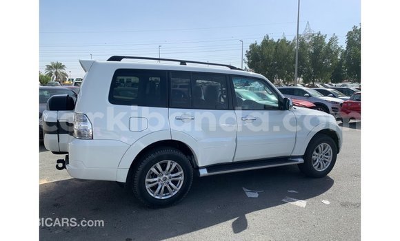 Gura Imported Mitsubishi Pajero White Imodoka i Import - Dubai mu Uganda Gura Imported Mitsubishi Pajero White Imodoka i Import - Dubai mu Uganda