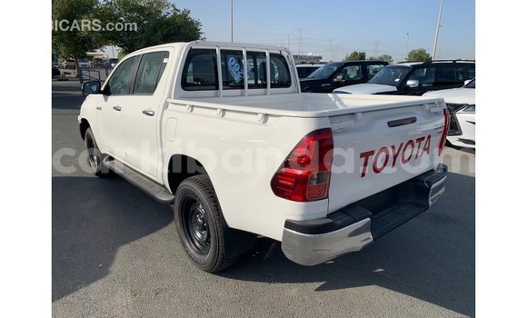 Gura Imported Toyota Hilux White Imodoka i Import - Dubai mu Uganda Gura Imported Toyota Hilux White Imodoka i Import - Dubai mu Uganda