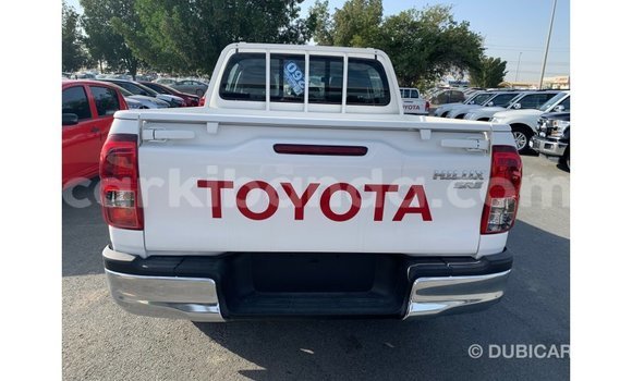Gura Imported Toyota Hilux White Imodoka i Import - Dubai mu Uganda Gura Imported Toyota Hilux White Imodoka i Import - Dubai mu Uganda