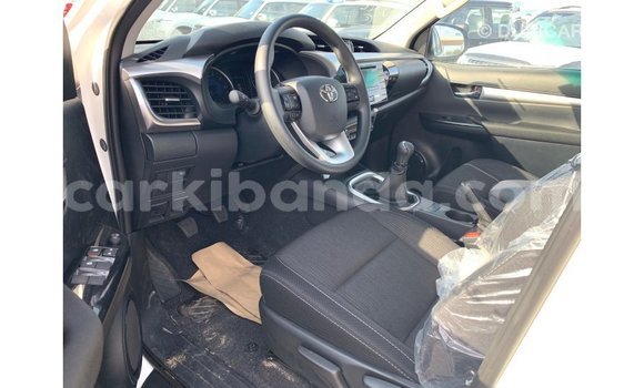 Gura Imported Toyota Hilux White Imodoka i Import - Dubai mu Uganda Gura Imported Toyota Hilux White Imodoka i Import - Dubai mu Uganda