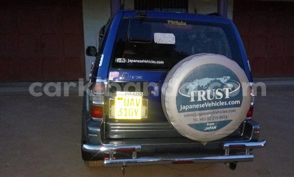 Gura Yakoze Toyota Prado Blue Imodoka i Kampala mu Uganda Gura Yakoze Toyota Prado Blue Imodoka i Kampala mu Uganda