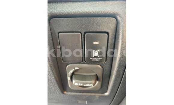 Acheter Import Voiture Toyota Land Cruiser Blanc à Import - Dubai, Ouganda Acheter Import Voiture Toyota Land Cruiser Blanc à Import - Dubai, Ouganda