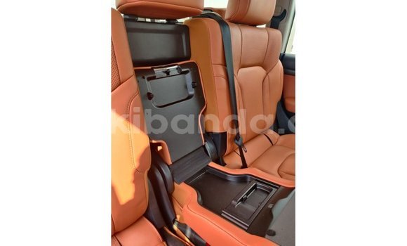 Acheter Import Voiture Toyota Land Cruiser Blanc à Import - Dubai, Ouganda Acheter Import Voiture Toyota Land Cruiser Blanc à Import - Dubai, Ouganda