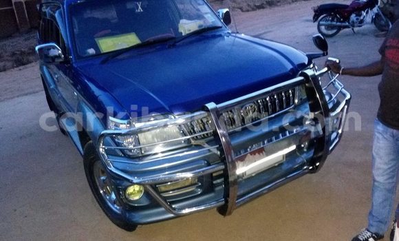 Gura Yakoze Toyota Prado Blue Imodoka i Kampala mu Uganda Gura Yakoze Toyota Prado Blue Imodoka i Kampala mu Uganda
