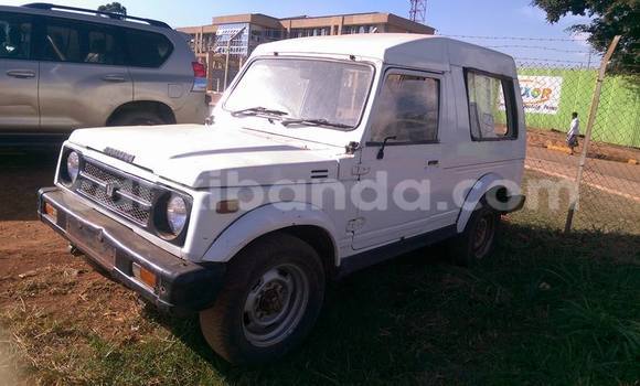 Gura Yakoze Suzuki Jimny White Imodoka i Kampala mu Uganda Gura Yakoze Suzuki Jimny White Imodoka i Kampala mu Uganda
