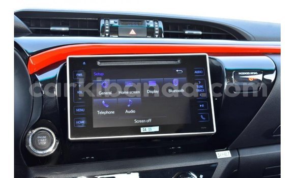 Acheter Import Voiture Toyota Hilux Noir à Import - Dubai, Ouganda Acheter Import Voiture Toyota Hilux Noir à Import - Dubai, Ouganda