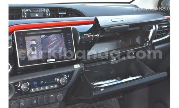 Acheter Import Voiture Toyota Hilux Noir à Import - Dubai, Ouganda Acheter Import Voiture Toyota Hilux Noir à Import - Dubai, Ouganda