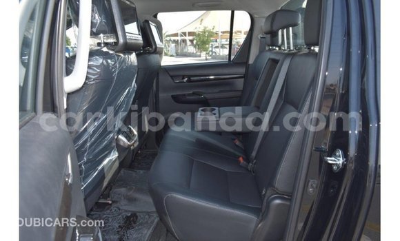 Acheter Import Voiture Toyota Hilux Noir à Import - Dubai, Ouganda Acheter Import Voiture Toyota Hilux Noir à Import - Dubai, Ouganda