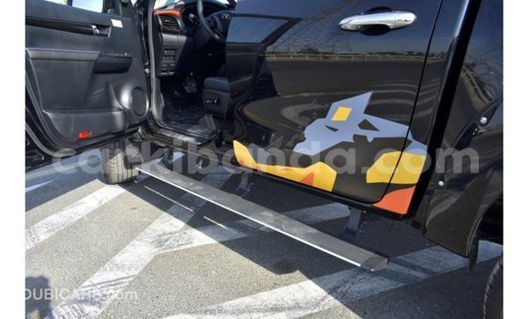 Acheter Import Voiture Toyota Hilux Noir à Import - Dubai, Ouganda Acheter Import Voiture Toyota Hilux Noir à Import - Dubai, Ouganda