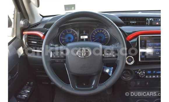 Acheter Import Voiture Toyota Hilux Noir à Import - Dubai, Ouganda Acheter Import Voiture Toyota Hilux Noir à Import - Dubai, Ouganda