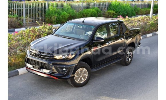 Nunua Imported Toyota Hilux Nyeusi Gari ndani ya Import - Dubai nchini Uganda Nunua Imported Toyota Hilux Nyeusi Gari ndani ya Import - Dubai nchini Uganda