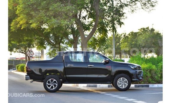 Nunua Imported Toyota Hilux Nyeusi Gari ndani ya Import - Dubai nchini Uganda Nunua Imported Toyota Hilux Nyeusi Gari ndani ya Import - Dubai nchini Uganda