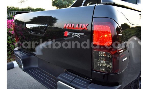 Nunua Imported Toyota Hilux Nyeusi Gari ndani ya Import - Dubai nchini Uganda Nunua Imported Toyota Hilux Nyeusi Gari ndani ya Import - Dubai nchini Uganda