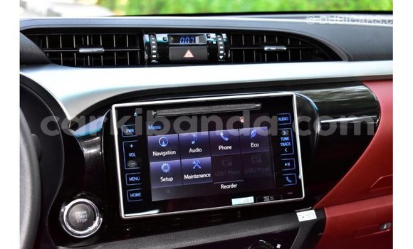 Nunua Imported Toyota Hilux Nyeusi Gari ndani ya Import - Dubai nchini Uganda Nunua Imported Toyota Hilux Nyeusi Gari ndani ya Import - Dubai nchini Uganda