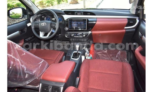 Nunua Imported Toyota Hilux Nyeusi Gari ndani ya Import - Dubai nchini Uganda Nunua Imported Toyota Hilux Nyeusi Gari ndani ya Import - Dubai nchini Uganda