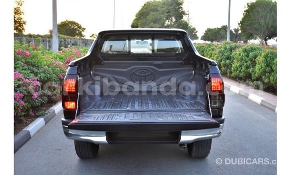 Nunua Imported Toyota Hilux Nyeusi Gari ndani ya Import - Dubai nchini Uganda Nunua Imported Toyota Hilux Nyeusi Gari ndani ya Import - Dubai nchini Uganda