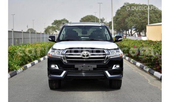 Nunua Imported Toyota Land Cruiser Nyeusi Gari ndani ya Import - Dubai nchini Uganda Nunua Imported Toyota Land Cruiser Nyeusi Gari ndani ya Import - Dubai nchini Uganda