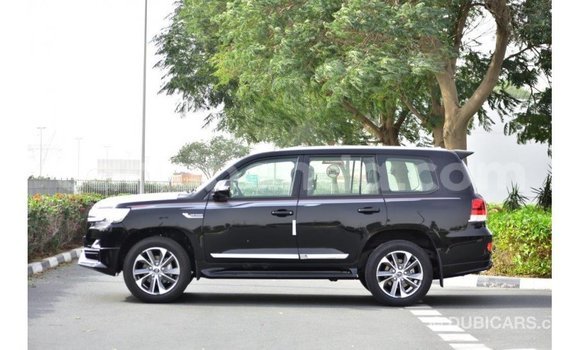 Nunua Imported Toyota Land Cruiser Nyeusi Gari ndani ya Import - Dubai nchini Uganda Nunua Imported Toyota Land Cruiser Nyeusi Gari ndani ya Import - Dubai nchini Uganda