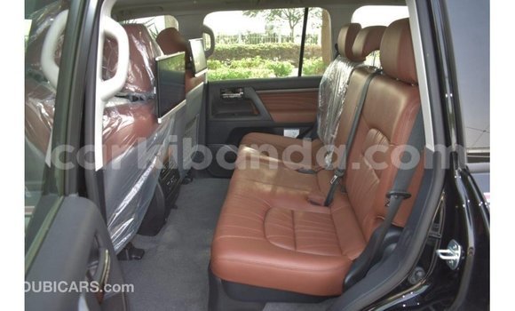 Nunua Imported Toyota Land Cruiser Nyeusi Gari ndani ya Import - Dubai nchini Uganda Nunua Imported Toyota Land Cruiser Nyeusi Gari ndani ya Import - Dubai nchini Uganda