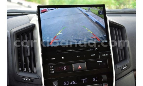 Nunua Imported Toyota Land Cruiser Nyeusi Gari ndani ya Import - Dubai nchini Uganda Nunua Imported Toyota Land Cruiser Nyeusi Gari ndani ya Import - Dubai nchini Uganda