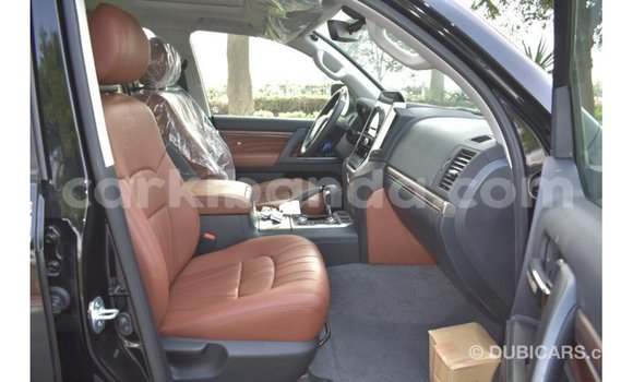 Nunua Imported Toyota Land Cruiser Nyeusi Gari ndani ya Import - Dubai nchini Uganda Nunua Imported Toyota Land Cruiser Nyeusi Gari ndani ya Import - Dubai nchini Uganda