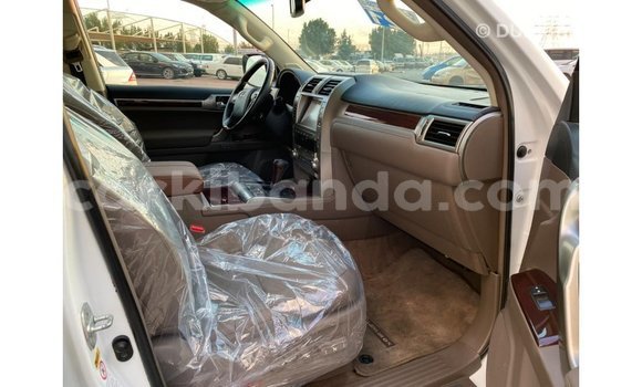 Nunua Imported Lexus GX Nyeupe Gari ndani ya Import - Dubai nchini Uganda Nunua Imported Lexus GX Nyeupe Gari ndani ya Import - Dubai nchini Uganda