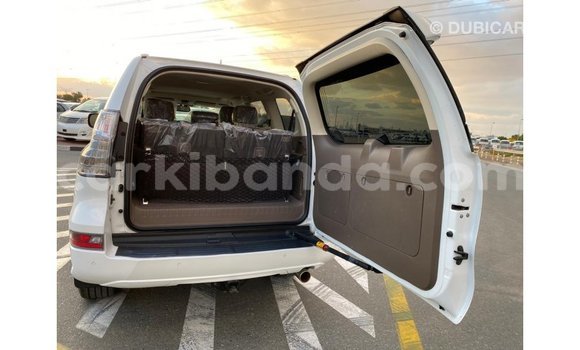 Nunua Imported Lexus GX Nyeupe Gari ndani ya Import - Dubai nchini Uganda Nunua Imported Lexus GX Nyeupe Gari ndani ya Import - Dubai nchini Uganda