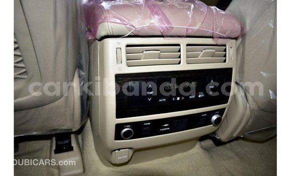 Acheter Import Voiture Toyota Land Cruiser Blanc à Import - Dubai, Ouganda Acheter Import Voiture Toyota Land Cruiser Blanc à Import - Dubai, Ouganda