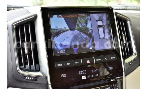 Acheter Import Voiture Toyota Land Cruiser Blanc à Import - Dubai, Ouganda Acheter Import Voiture Toyota Land Cruiser Blanc à Import - Dubai, Ouganda