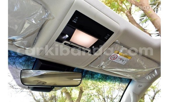Acheter Import Voiture Toyota Land Cruiser Blanc à Import - Dubai, Ouganda Acheter Import Voiture Toyota Land Cruiser Blanc à Import - Dubai, Ouganda