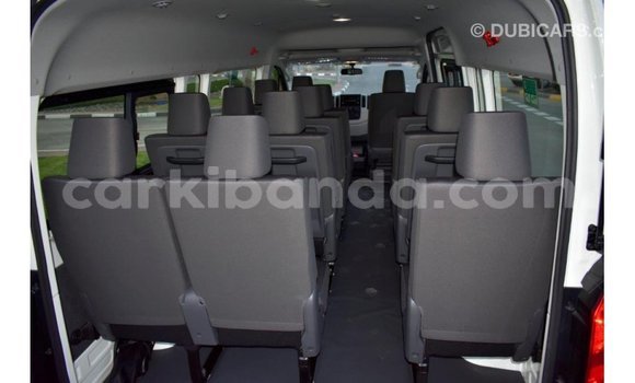 Nunua Imported Toyota Hiace Nyeupe Gari ndani ya Import - Dubai nchini Uganda Nunua Imported Toyota Hiace Nyeupe Gari ndani ya Import - Dubai nchini Uganda