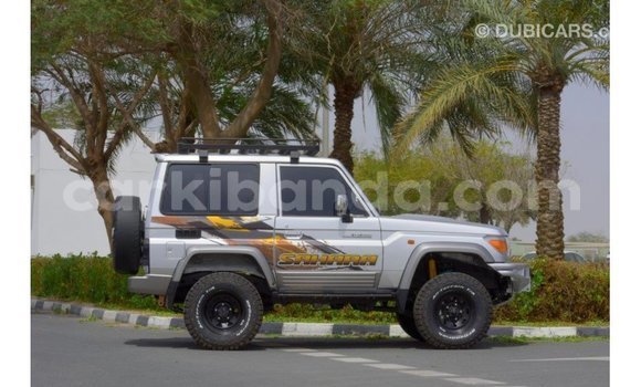 Nunua Imported Toyota Land Cruiser Nyingine Gari ndani ya Import - Dubai nchini Uganda Nunua Imported Toyota Land Cruiser Nyingine Gari ndani ya Import - Dubai nchini Uganda