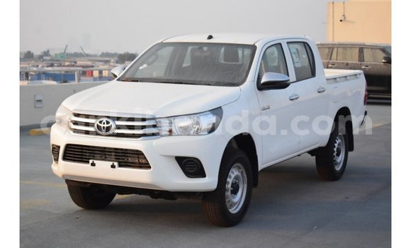 Nunua Imported Toyota Hilux Nyeupe Gari ndani ya Import - Dubai nchini Uganda Nunua Imported Toyota Hilux Nyeupe Gari ndani ya Import - Dubai nchini Uganda