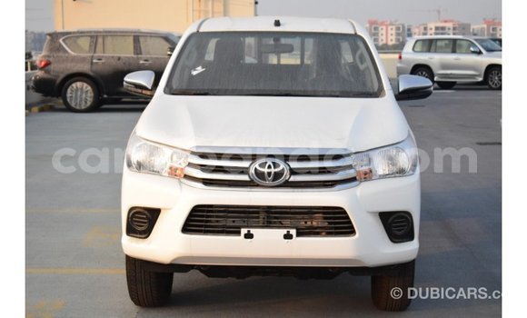 Nunua Imported Toyota Hilux Nyeupe Gari ndani ya Import - Dubai nchini Uganda Nunua Imported Toyota Hilux Nyeupe Gari ndani ya Import - Dubai nchini Uganda
