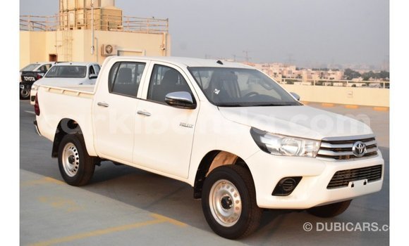 Nunua Imported Toyota Hilux Nyeupe Gari ndani ya Import - Dubai nchini Uganda Nunua Imported Toyota Hilux Nyeupe Gari ndani ya Import - Dubai nchini Uganda