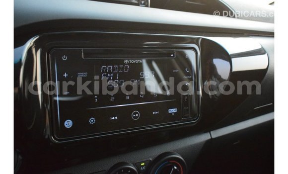 Nunua Imported Toyota Hilux Nyeupe Gari ndani ya Import - Dubai nchini Uganda Nunua Imported Toyota Hilux Nyeupe Gari ndani ya Import - Dubai nchini Uganda