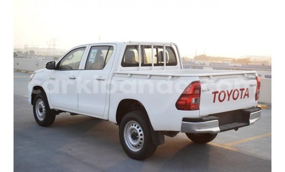 Nunua Imported Toyota Hilux Nyeupe Gari ndani ya Import - Dubai nchini Uganda Nunua Imported Toyota Hilux Nyeupe Gari ndani ya Import - Dubai nchini Uganda