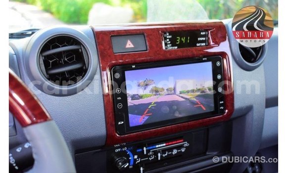 Acheter Import Voiture Toyota Land Cruiser Rouge à Import - Dubai, Ouganda Acheter Import Voiture Toyota Land Cruiser Rouge à Import - Dubai, Ouganda