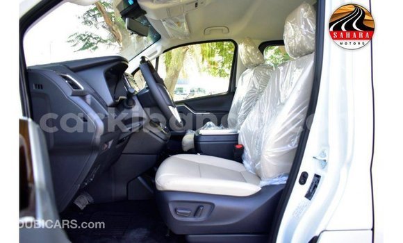 Acheter Import Voiture Toyota Granvia Blanc à Import - Dubai, Ouganda Acheter Import Voiture Toyota Granvia Blanc à Import - Dubai, Ouganda