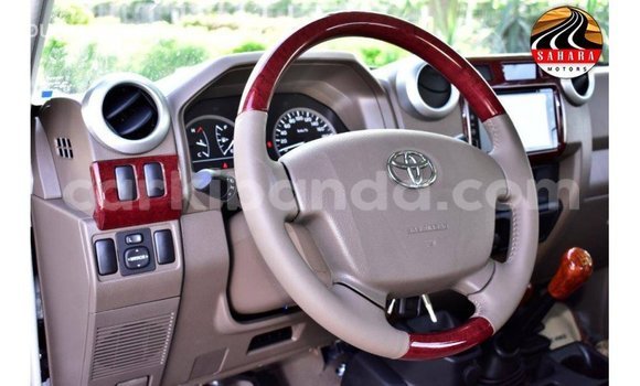 Nunua Imported Toyota Land Cruiser Nyingine Gari ndani ya Import - Dubai nchini Uganda Nunua Imported Toyota Land Cruiser Nyingine Gari ndani ya Import - Dubai nchini Uganda