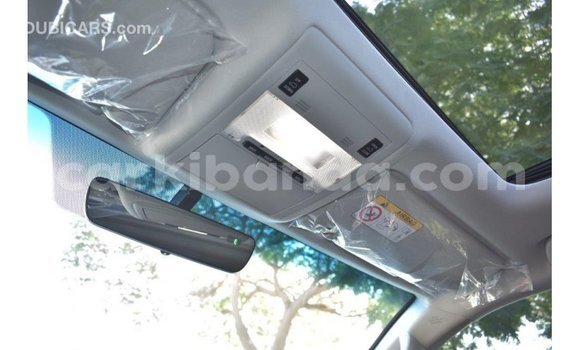 Nunua Imported Toyota Land Cruiser Nyeupe Gari ndani ya Import - Dubai nchini Uganda Nunua Imported Toyota Land Cruiser Nyeupe Gari ndani ya Import - Dubai nchini Uganda