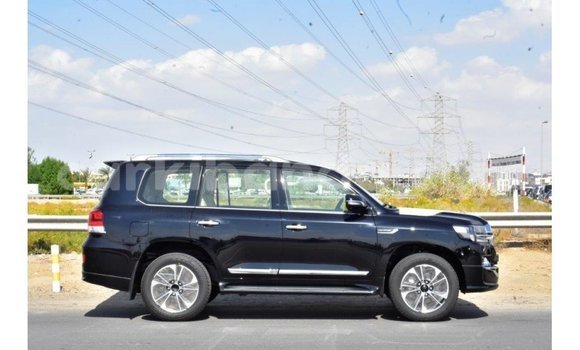 Nunua Imported Toyota Land Cruiser Nyeusi Gari ndani ya Import - Dubai nchini Uganda Nunua Imported Toyota Land Cruiser Nyeusi Gari ndani ya Import - Dubai nchini Uganda