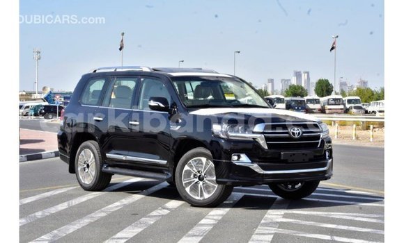 Nunua Imported Toyota Land Cruiser Nyeusi Gari ndani ya Import - Dubai nchini Uganda Nunua Imported Toyota Land Cruiser Nyeusi Gari ndani ya Import - Dubai nchini Uganda