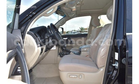 Nunua Imported Toyota Land Cruiser Nyeusi Gari ndani ya Import - Dubai nchini Uganda Nunua Imported Toyota Land Cruiser Nyeusi Gari ndani ya Import - Dubai nchini Uganda