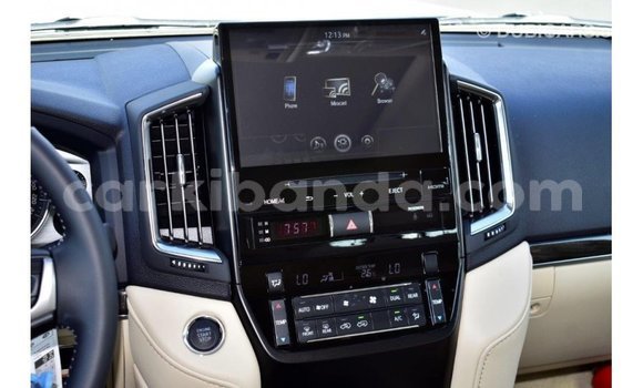 Nunua Imported Toyota Land Cruiser Nyeusi Gari ndani ya Import - Dubai nchini Uganda Nunua Imported Toyota Land Cruiser Nyeusi Gari ndani ya Import - Dubai nchini Uganda